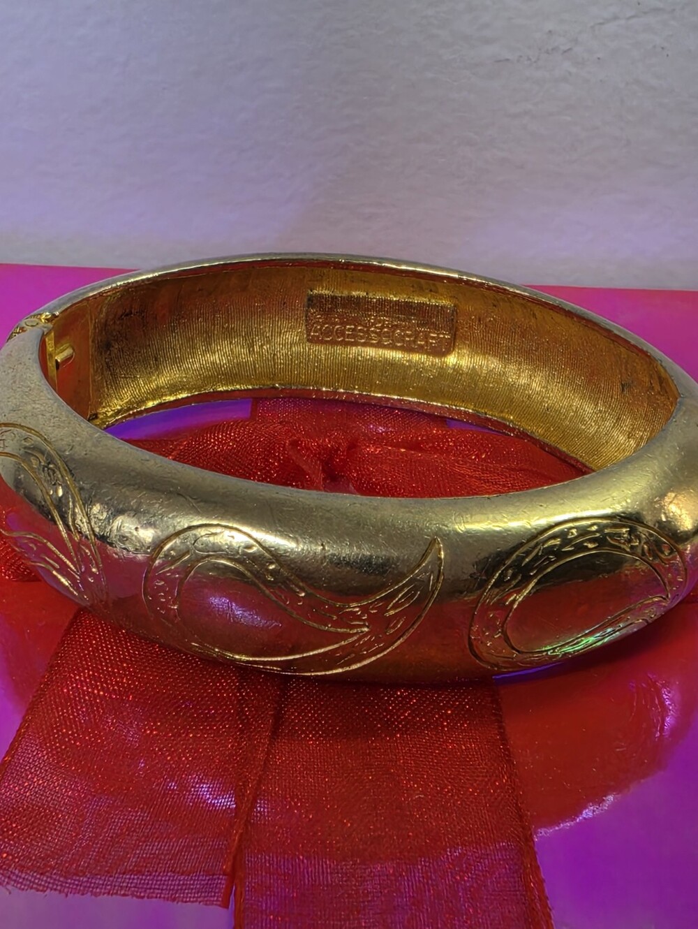 #2607, VTG 1940's _1950's Accessocraft Gold Tone bracelet classic Old Hollywood